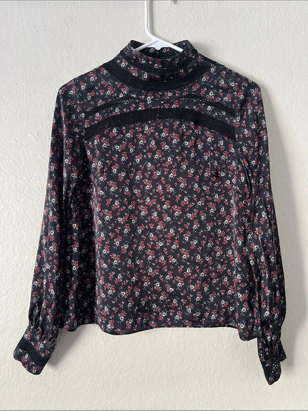EUC INTERMIX Kira Black Red Moody Floral 100% Silk Blouse Size 0
